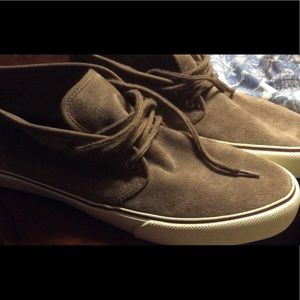 Ankle high sneakers